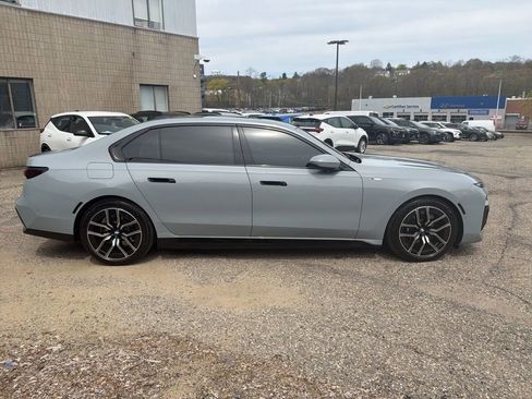 Used 2025 BMW i7 eDrive50 w/ M Sport Package RWD image 8