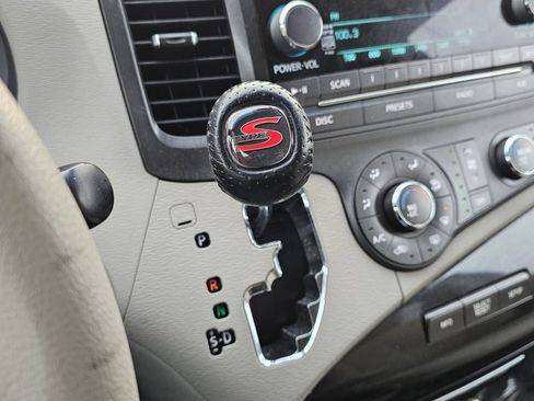 Used 2012 Toyota Sienna LE image 13