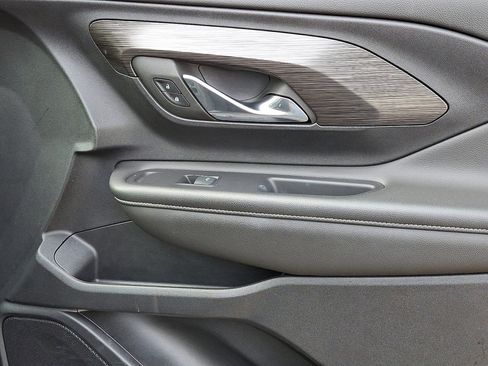 Used 2023 GMC Terrain SLE w/ Driver Convenience Package image 10