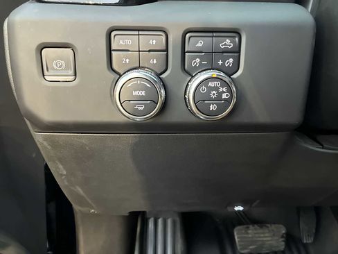 Certified 2023 GMC Sierra 1500 AT4 w/ Technology Package image 18