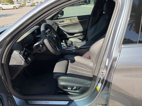 Used 2021 BMW 530i w/ Premium Package image 7