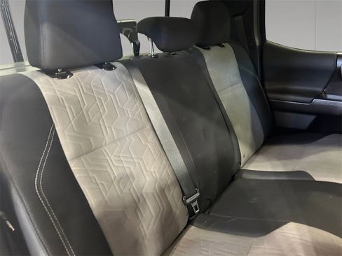 Used 2020 Toyota Tacoma TRD Off-Road w/ Technology Package image 18