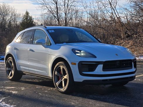 Certified 2022 Porsche Macan S image 9