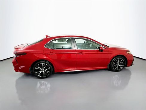 Used 2021 Toyota Camry SE image 8