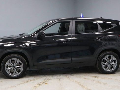 Used 2025 Kia Seltos LX image 7