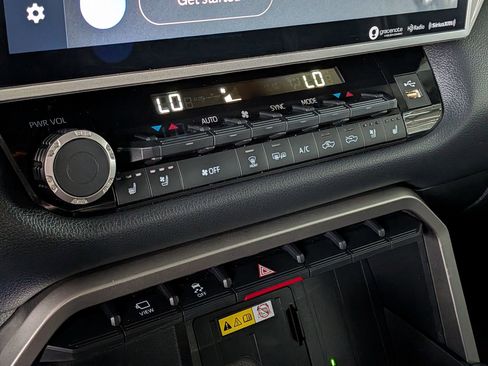 Used 2023 Toyota Tundra Limited image 21