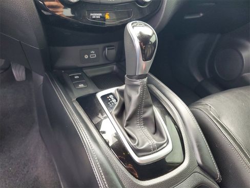 Used 2019 Nissan Rogue SL w/ Premium Package image 25