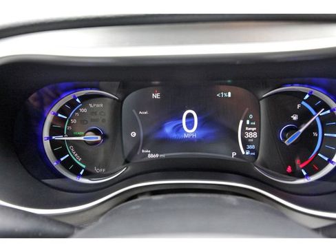 Used 2025 Chrysler Pacifica Pinnacle FWD image 15