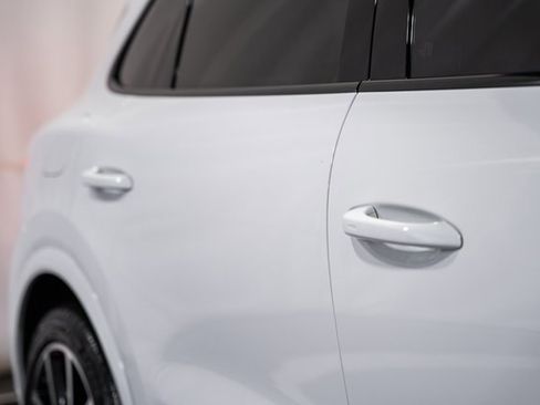 Used 2021 Porsche Cayenne Turbo image 13