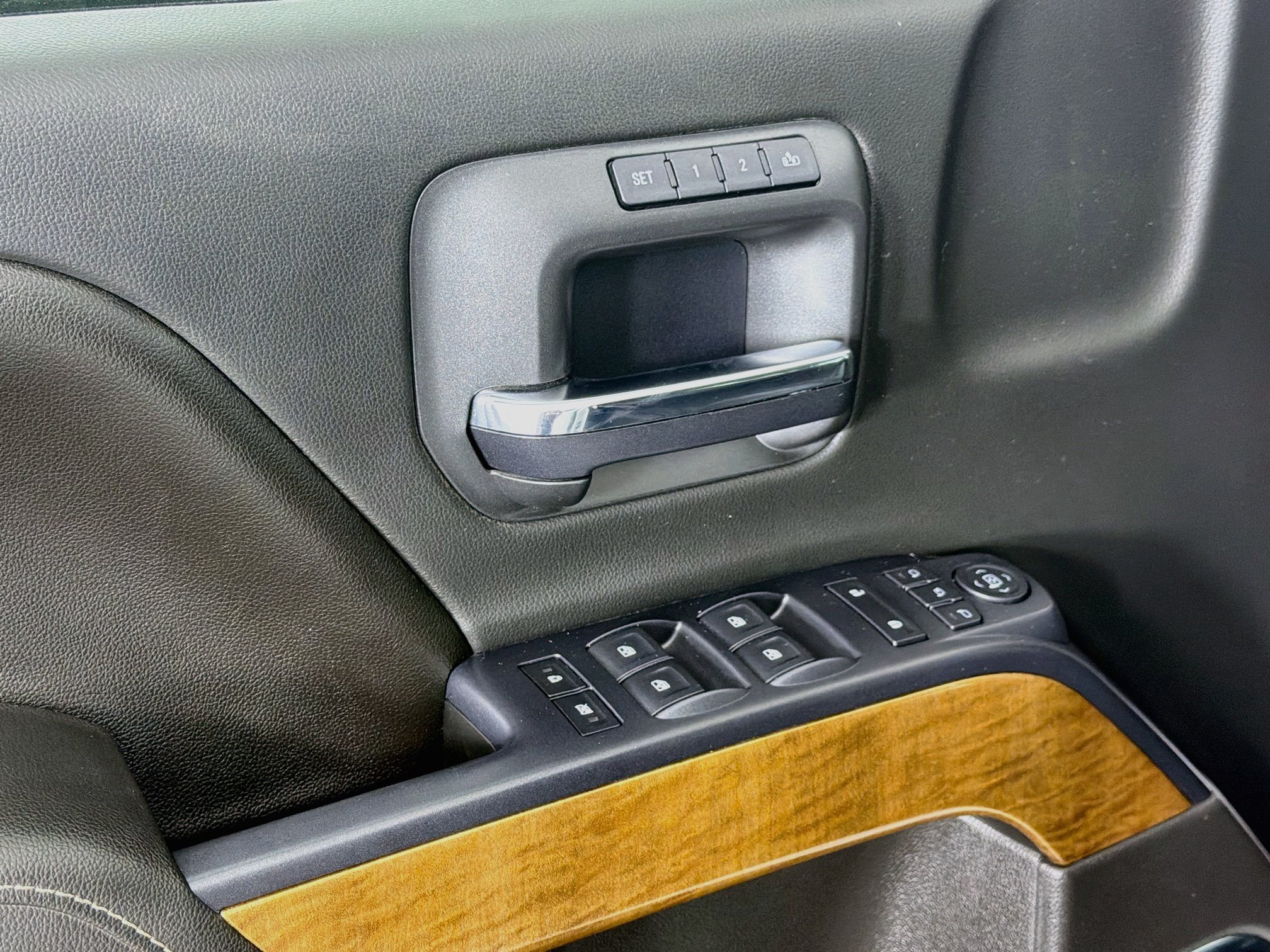 Used 2015 Chevrolet Silverado 2500 LTZ w/ Duramax Plus Package RWD image 15