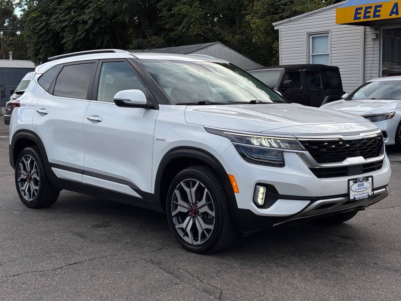 Used 2022 Kia Seltos SX AWD/4WD image 2