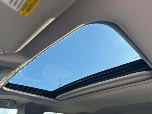 Used 2021 Toyota RAV4 XLE w/ Convenience Package image 35