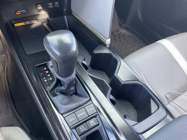 Used 2025 Toyota Camry SE AWD/4WD image 31