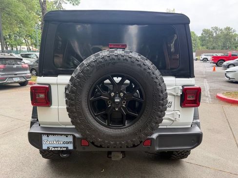 Used 2024 Jeep Wrangler Unlimited Sport AWD/4WD image 5