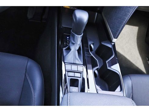 Used 2025 Toyota Camry XLE image 25