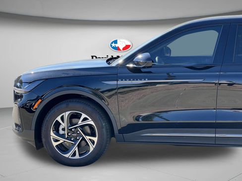 New 2025 Lincoln Nautilus Premier w/ Equipment Group 102A image 10