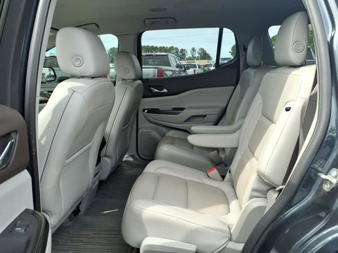 Used 2019 GMC Acadia SLT w/ LPO, Floor Liner Package image 22