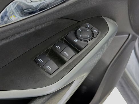 Used 2026 Chevrolet Trax RS w/ Sunroof Package FWD image 19