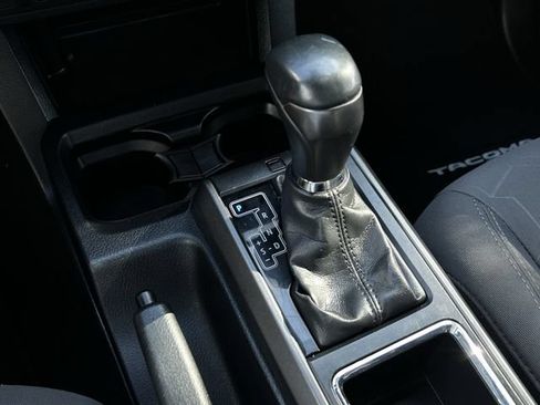 Used 2019 Toyota Tacoma TRD Off-Road AWD/4WD image 20