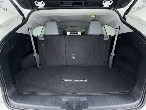 Certified 2024 Toyota Highlander XLE AWD/4WD image 17