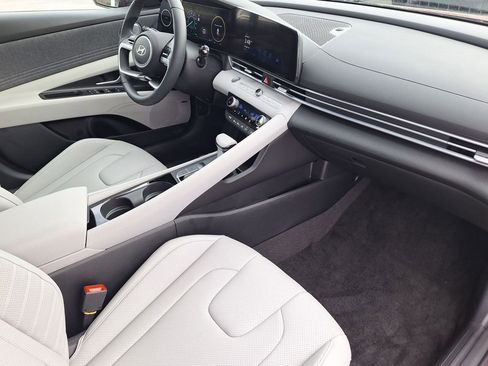 New 2026 Hyundai Elantra Limited image 24