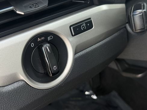 Used 2022 Volkswagen Passat 2.0T SE image 25