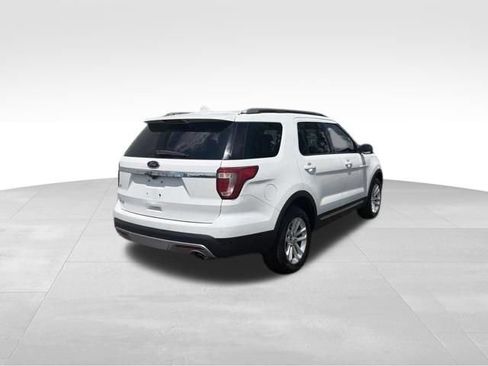 Used 2017 Ford Explorer XLT FWD image 7