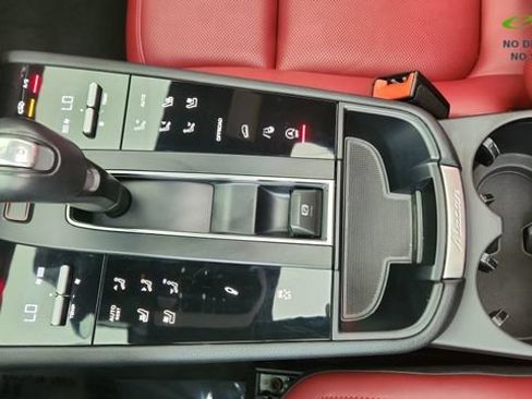 Used 2024 Porsche Macan AWD/4WD image 47