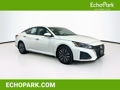 Used 2023 Nissan Altima 2.5 SV FWD image 1