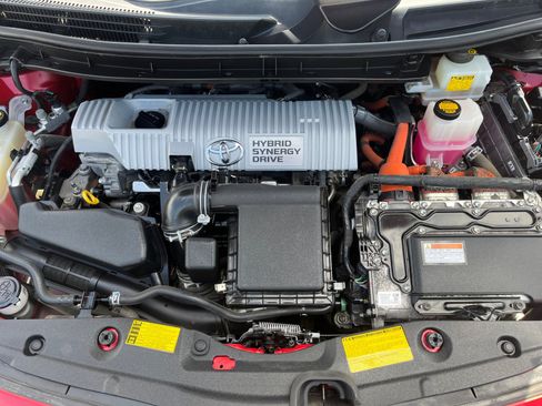 Used 2013 Toyota Prius Five FWD image 30