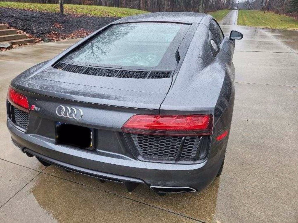 Used 2017 Audi R8 V10 w/ Carbon Exterior Package AWD/4WD image 18