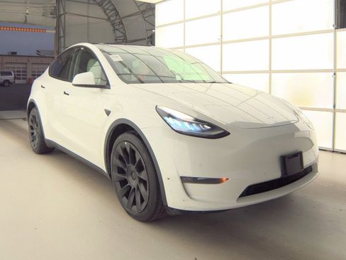 Used 2021 Tesla Model Y Long Range AWD/4WD image 3