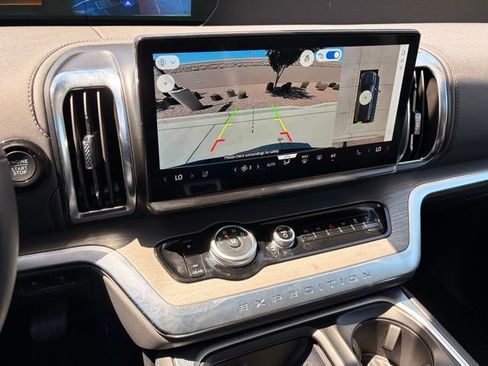 Used 2025 Ford Expedition Platinum AWD/4WD image 19