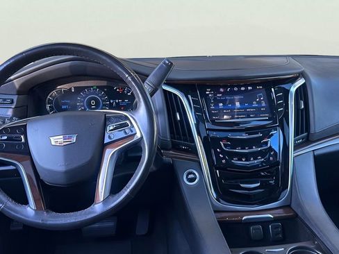 Used 2020 Cadillac Escalade Luxury image 5