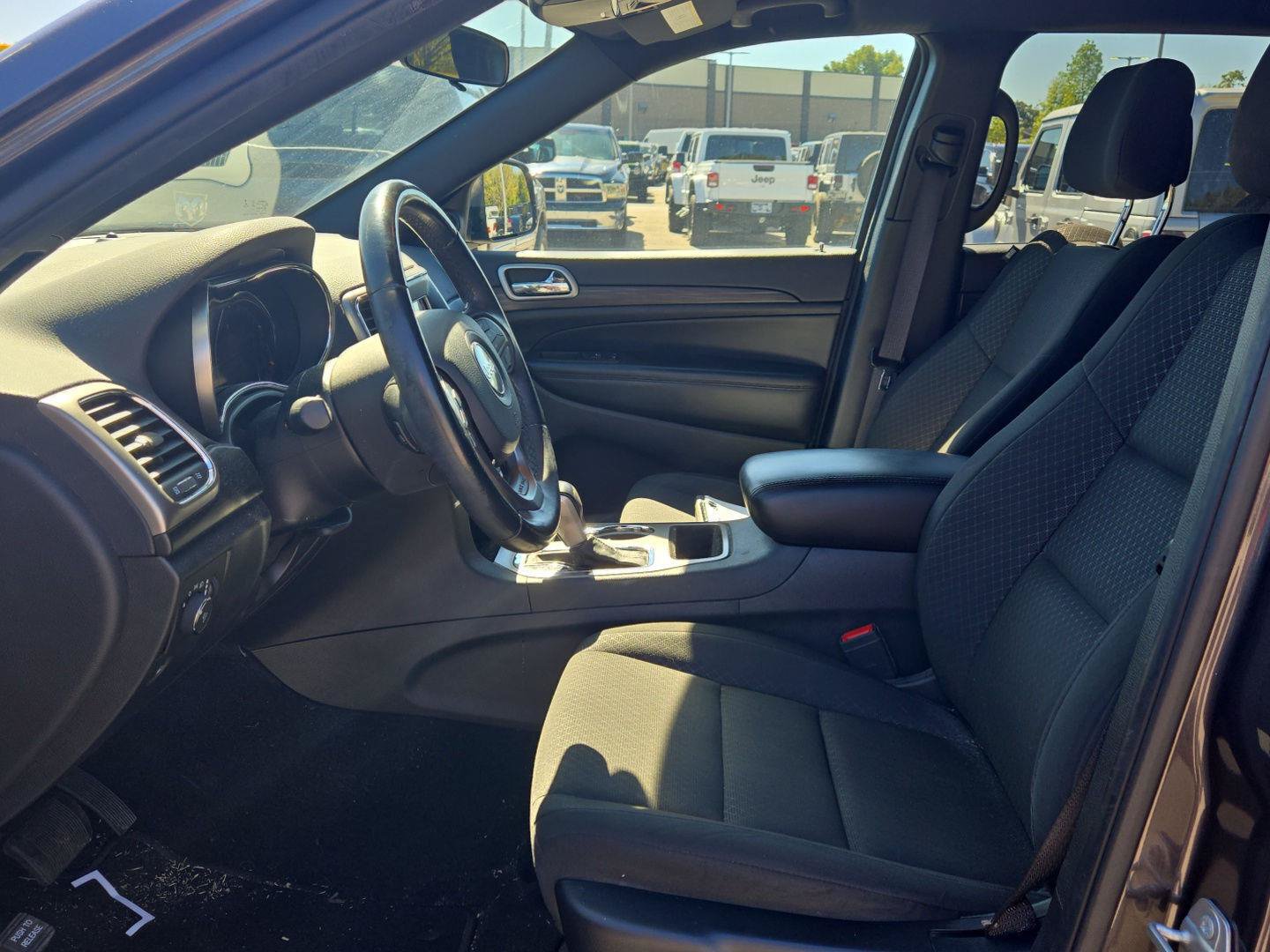 Used 2020 Jeep Grand Cherokee Laredo RWD image 15