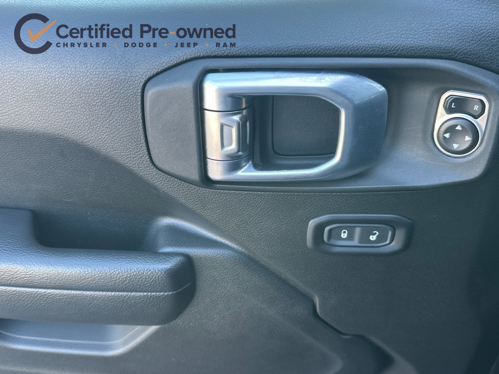 Used 2023 Jeep Wrangler Unlimited AWD/4WD image 12