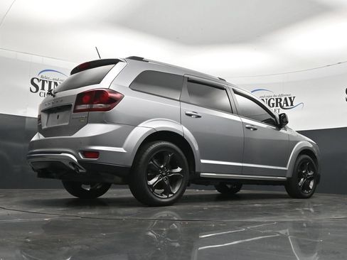 Used 2018 Dodge Journey Crossroad w/ Nav & Sun Group FWD image 23