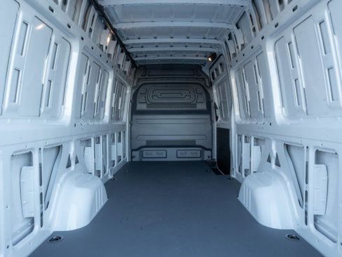 Used 2025 Mercedes-Benz Sprinter 2500 image 10