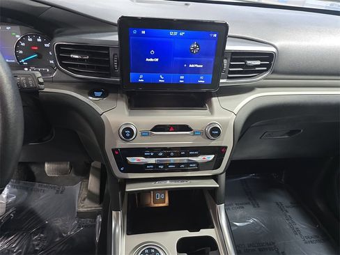 Used 2023 Ford Explorer XLT w/ Equipment Group 202A image 23