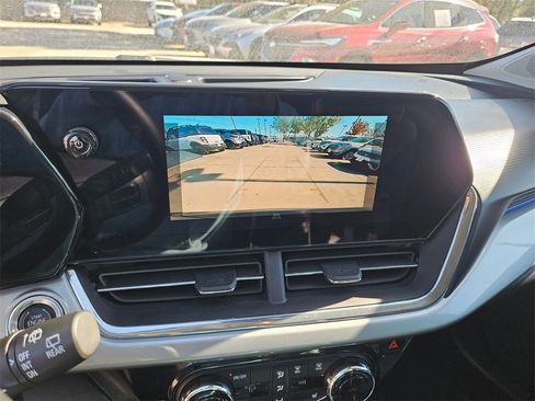 Used 2025 Chevrolet Trax LT w/ LT Convenience Package image 22