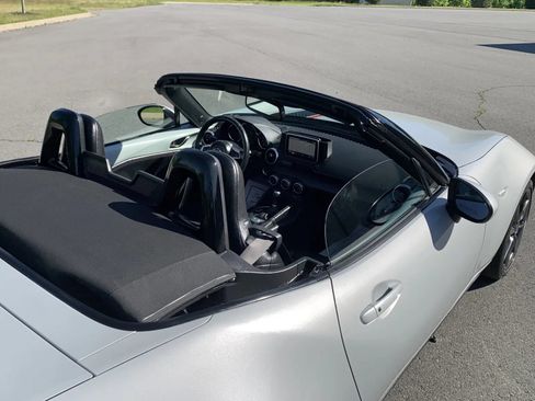 Used 2016 MAZDA MX-5 Miata Grand Touring RWD image 4