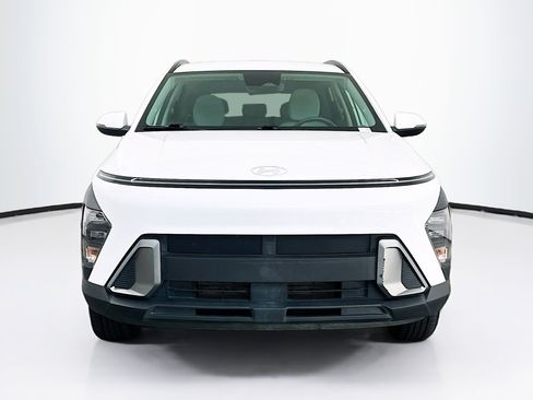 Used 2025 Hyundai Kona SEL image 2