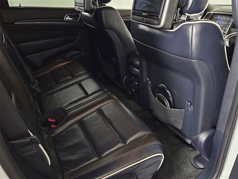 Used 2017 Jeep Grand Cherokee Overland w/ Jeep Active Safety Group image 30