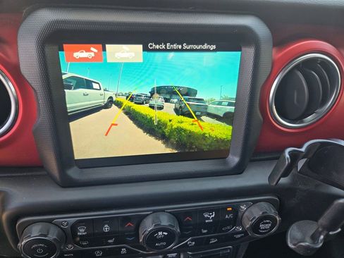 Used 2018 Jeep Wrangler Unlimited Rubicon w/ Dual Top Group AWD/4WD image 18