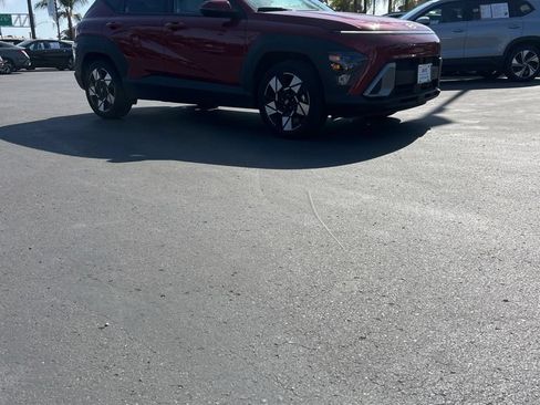 Used 2025 Hyundai Kona SEL FWD image 5