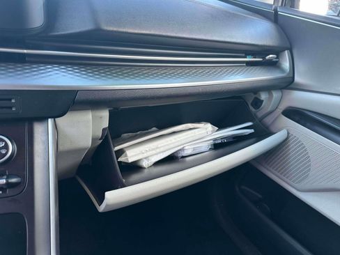 Used 2022 Kia Carnival LX image 33