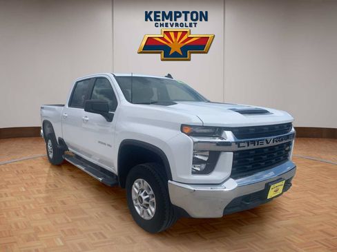 Used 2022 Chevrolet Silverado 2500 LT AWD/4WD image 2