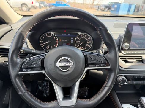 Used 2024 Nissan Altima 2.5 SR FWD image 3