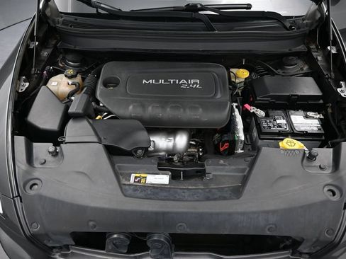 Used 2016 Jeep Cherokee Latitude FWD image 11