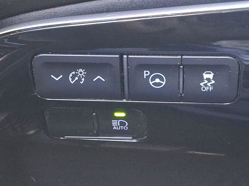 Used 2022 Toyota Prius L Eco image 22